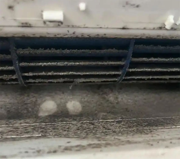 班戈空调吹的风有股烧焦味是怎么回事